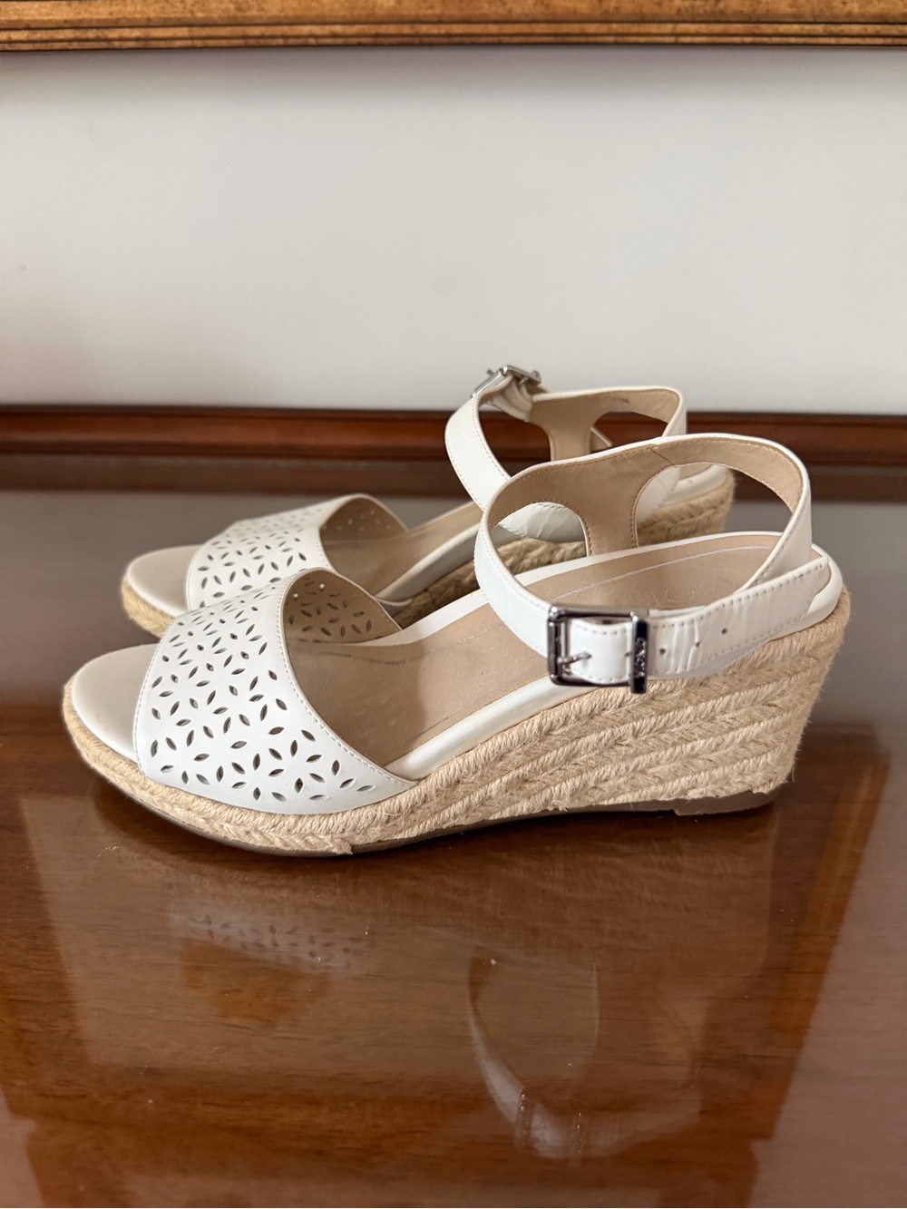 VIONIC Women’s 7.5 M White Laser Cut Ankle Strap Wedge Sandals EU 38.5